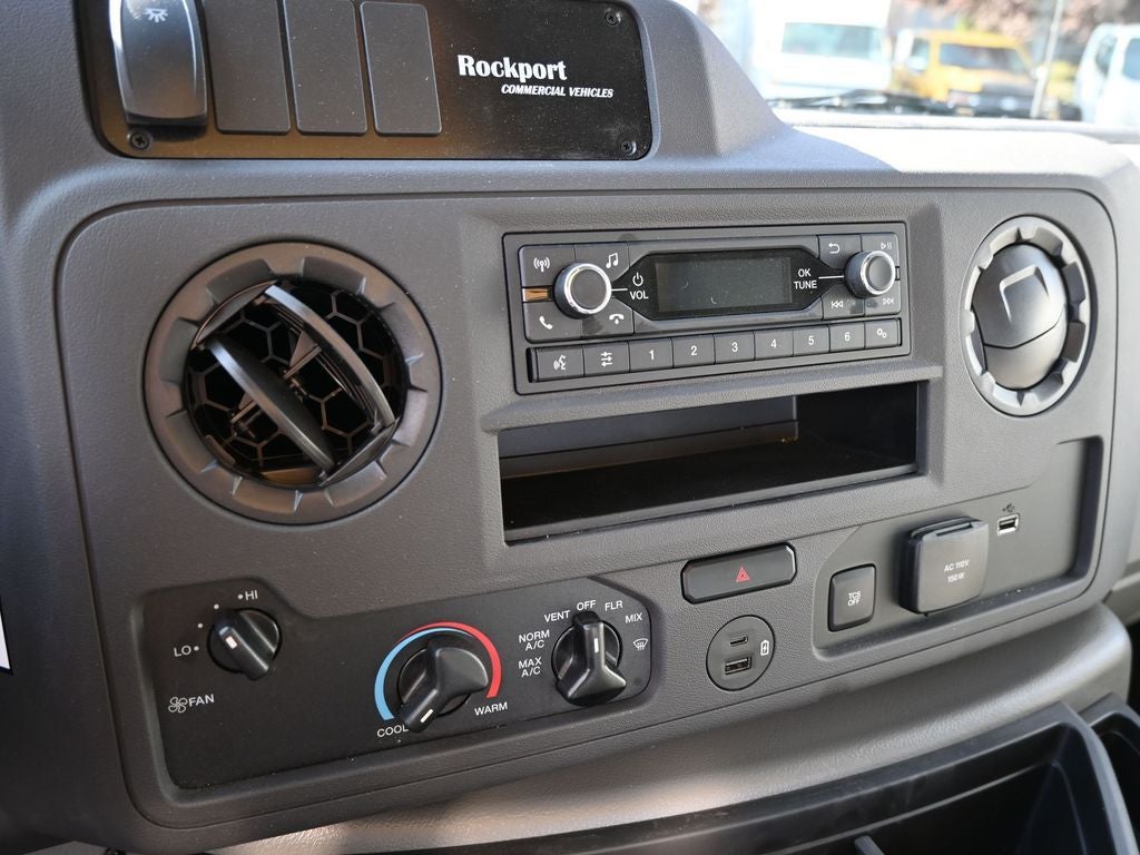 2025 Ford E-450SD Base XL