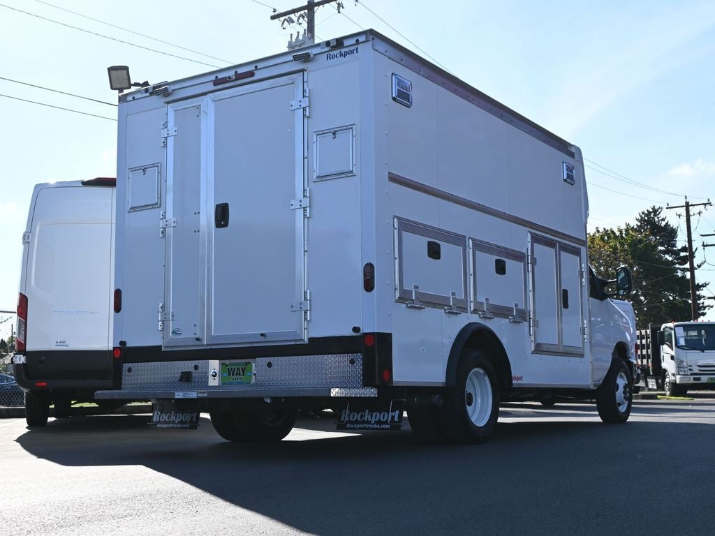 2025 Ford E-450SD Base XL