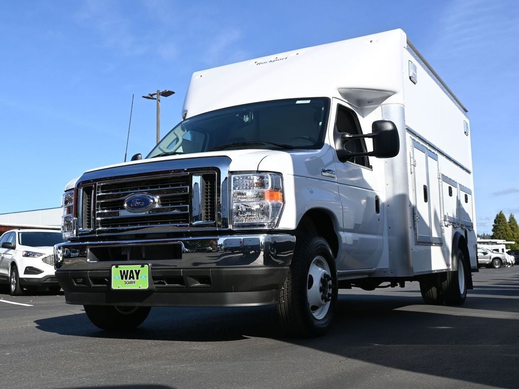 2025 Ford E-450SD Base XL