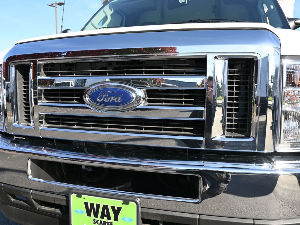 2025 Ford E-450SD Base XL