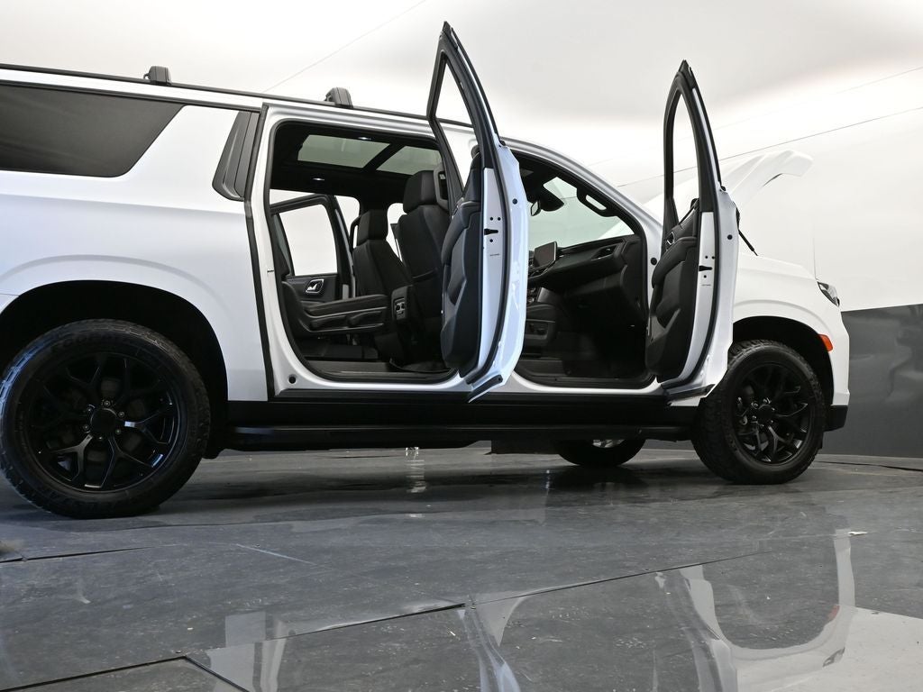 2023 Chevrolet Suburban RST