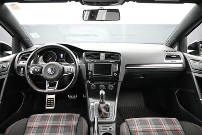 2017 Volkswagen Golf GTI Sport