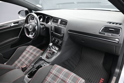 2017 Volkswagen Golf GTI Sport