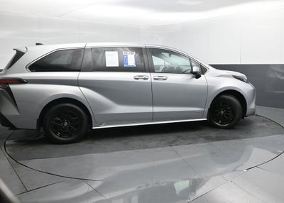 2021 Toyota Sienna XLE