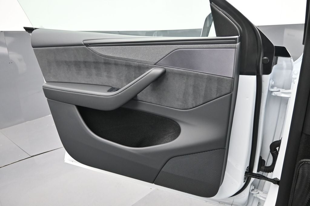 2026 Tesla Model Y Base
