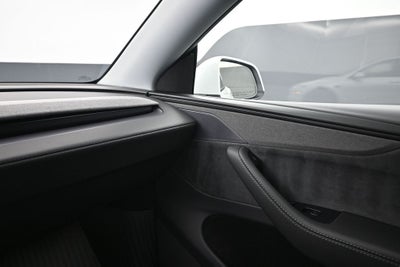 2026 Tesla Model Y Base