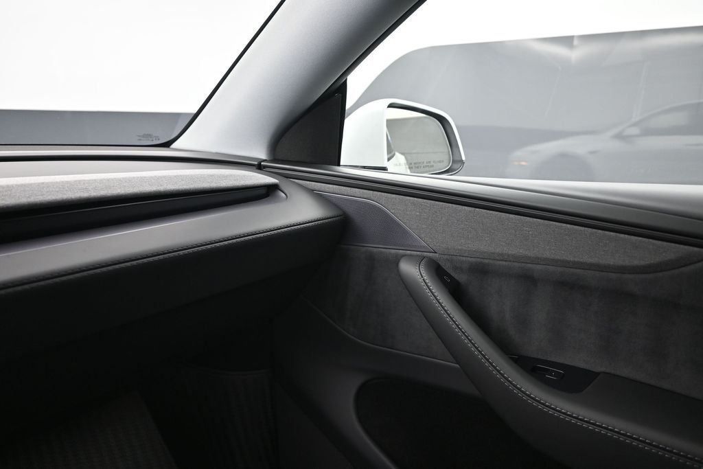 2026 Tesla Model Y Base