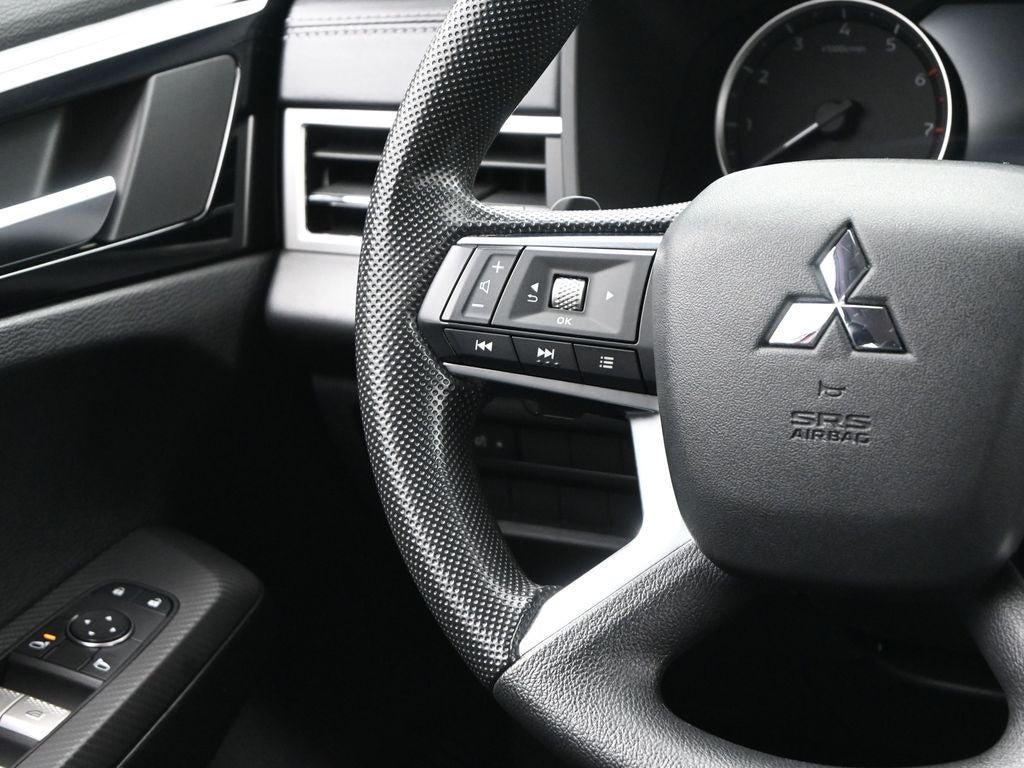 2022 Mitsubishi Outlander ES