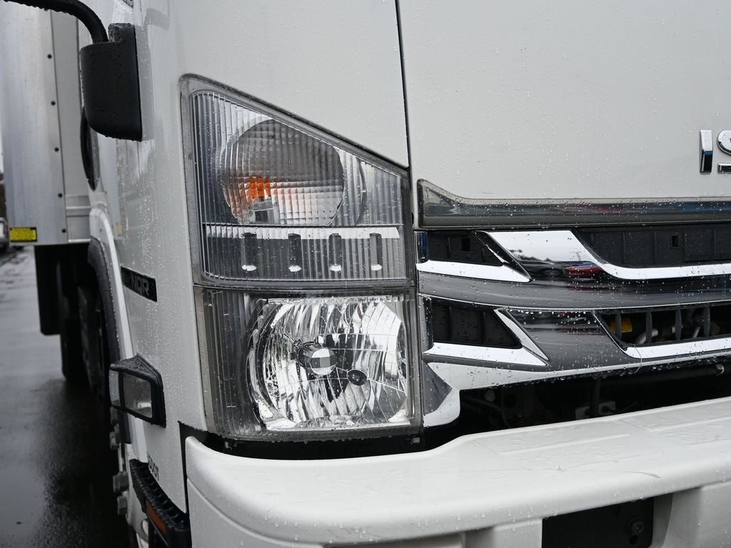 2016 Isuzu 14' reefer box with standby 14' reefer with standby 14' reefer Box with Thermoking and standby