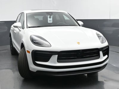 2025 Porsche Macan Base