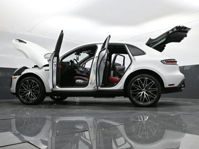 2025 Porsche Macan Base