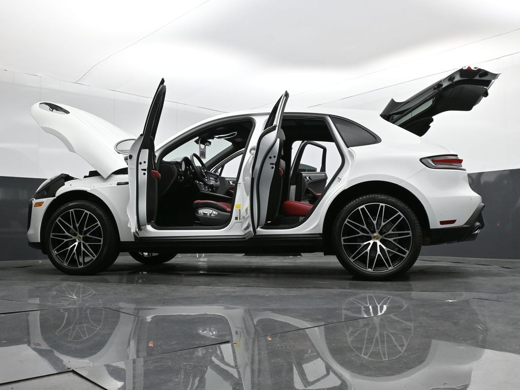 2025 Porsche Macan Base