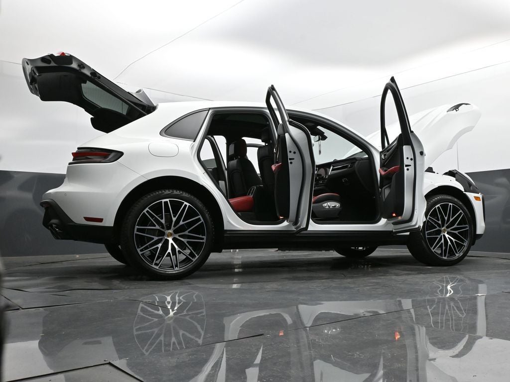 2025 Porsche Macan Base