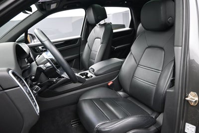 2023 Porsche Cayenne Base