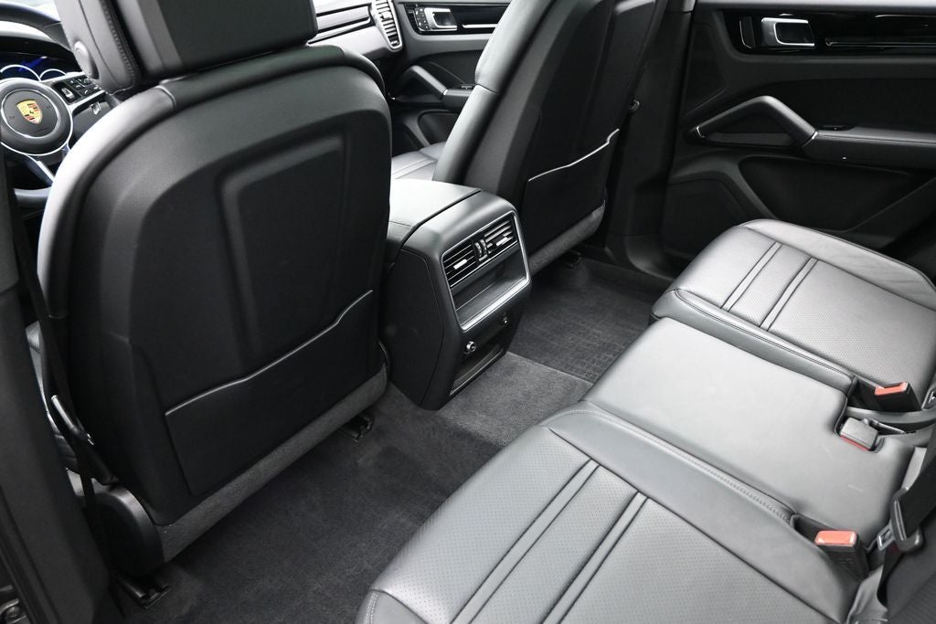 2023 Porsche Cayenne Base
